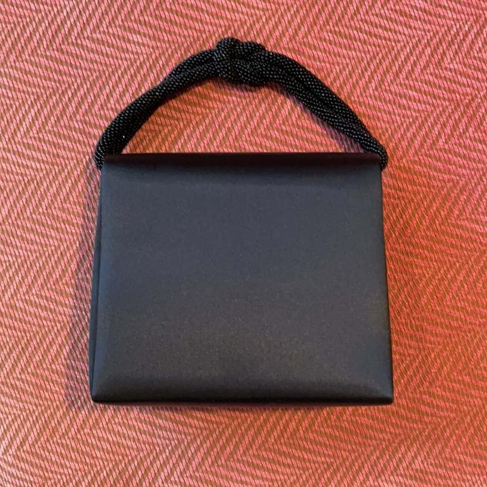 Adorable black satin evening bag - Picture 2 of 4